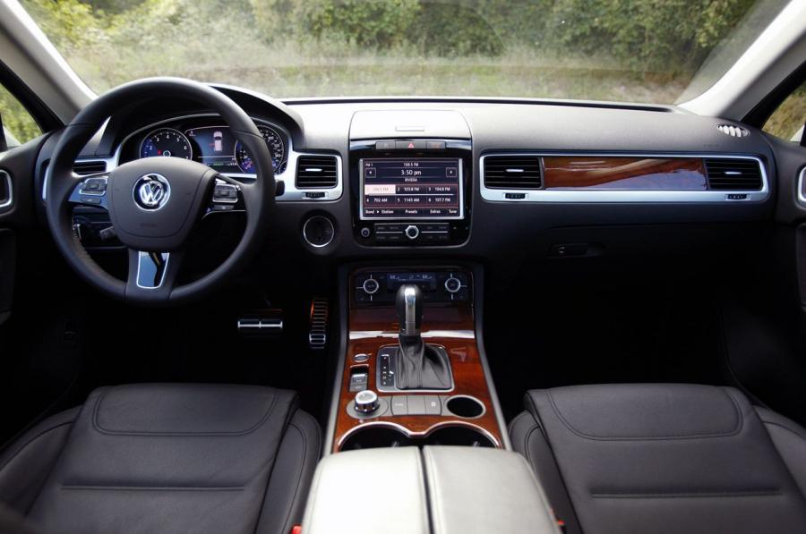  Volkswagen Touareg Hybrid 2011 года  (фото 25 из 49)